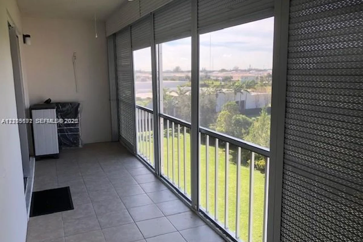 950 Hillcrest Dr #506, Hollywood: photo 1 of 9