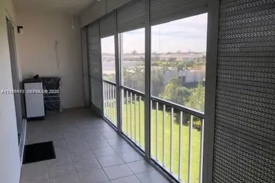 950 Hillcrest Dr #506, Hollywood: photo 1 of 9