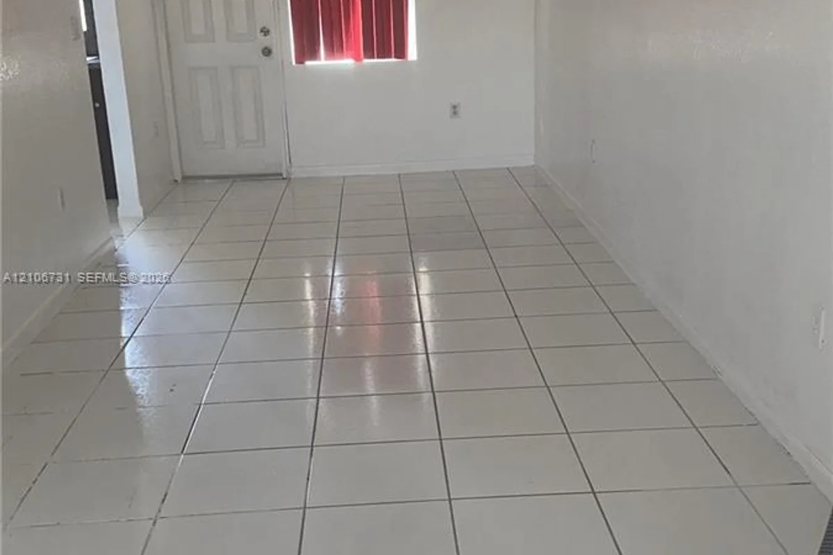 306 NW 84 Th Ter, Miami: photo 1 of 4