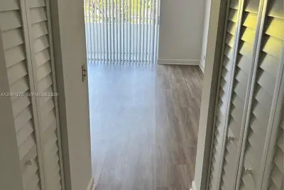 7900 N Camino Cir #308, Miami: photo 1 of 18