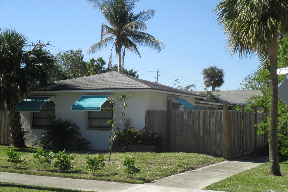 400 47th St, West Palm Beach: photo 1 of 25
