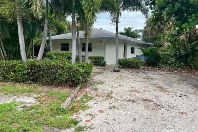 151 Manchester St, Boca Raton: photo 1 of 6