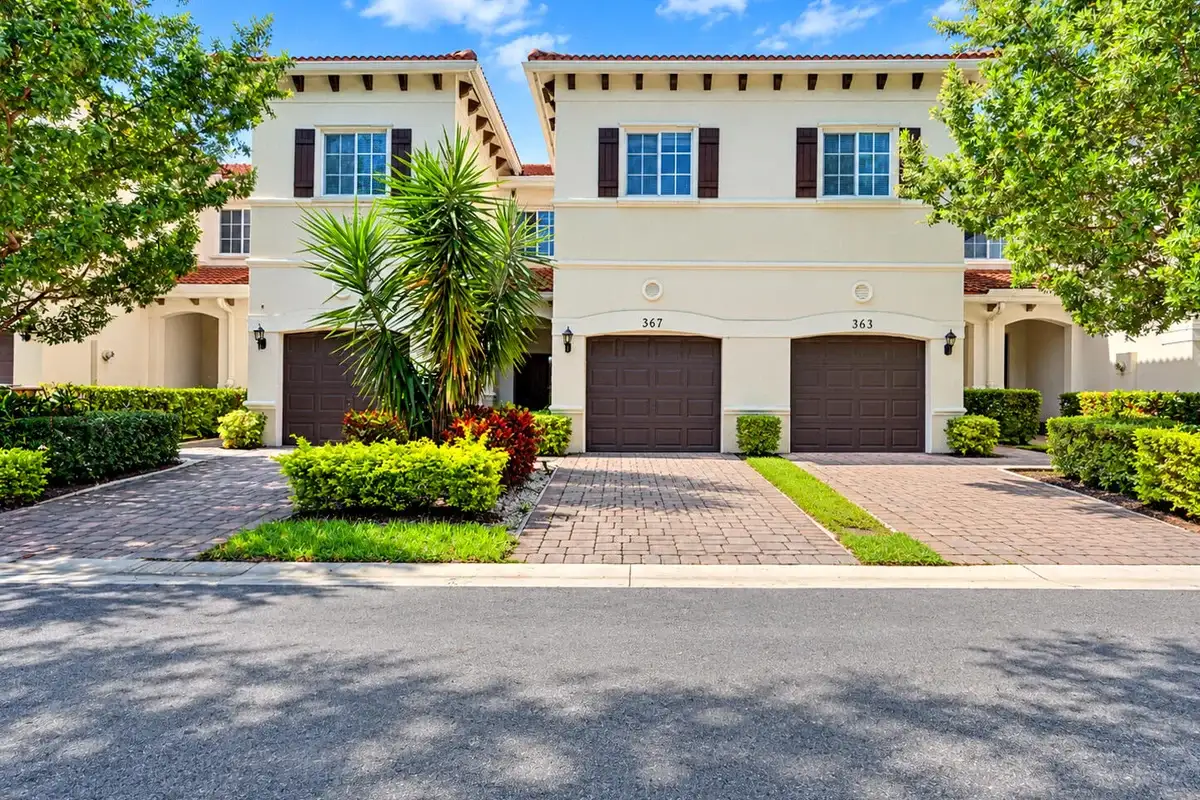 367 SE 1st Dr, Deerfield Beach: photo 1 of 30