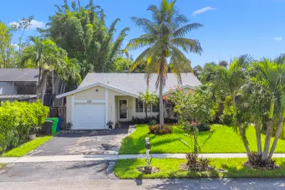 5318 NW 93rd Ave, Sunrise: photo 1 of 32