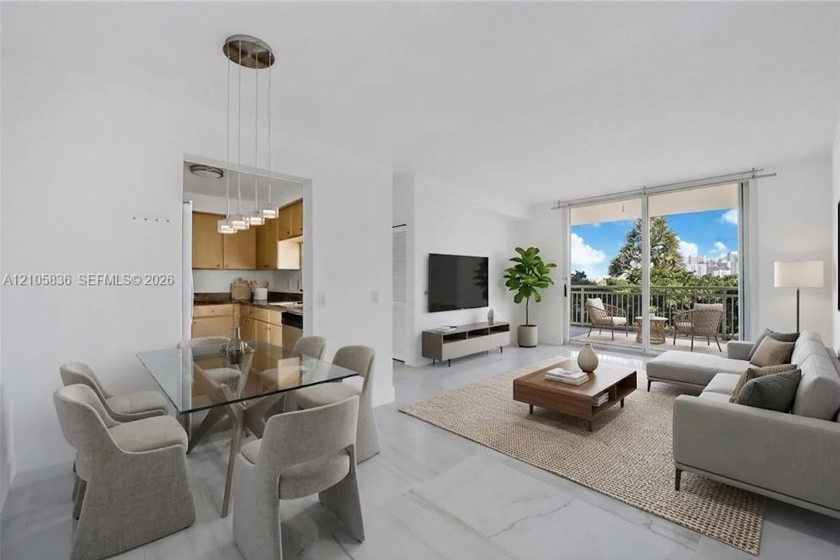 2475 Brickell Ave #704, Miami: photo 1 of 5