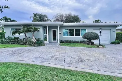 330 Cascade Ln, Palm Beach Shores: photo 1 of 14