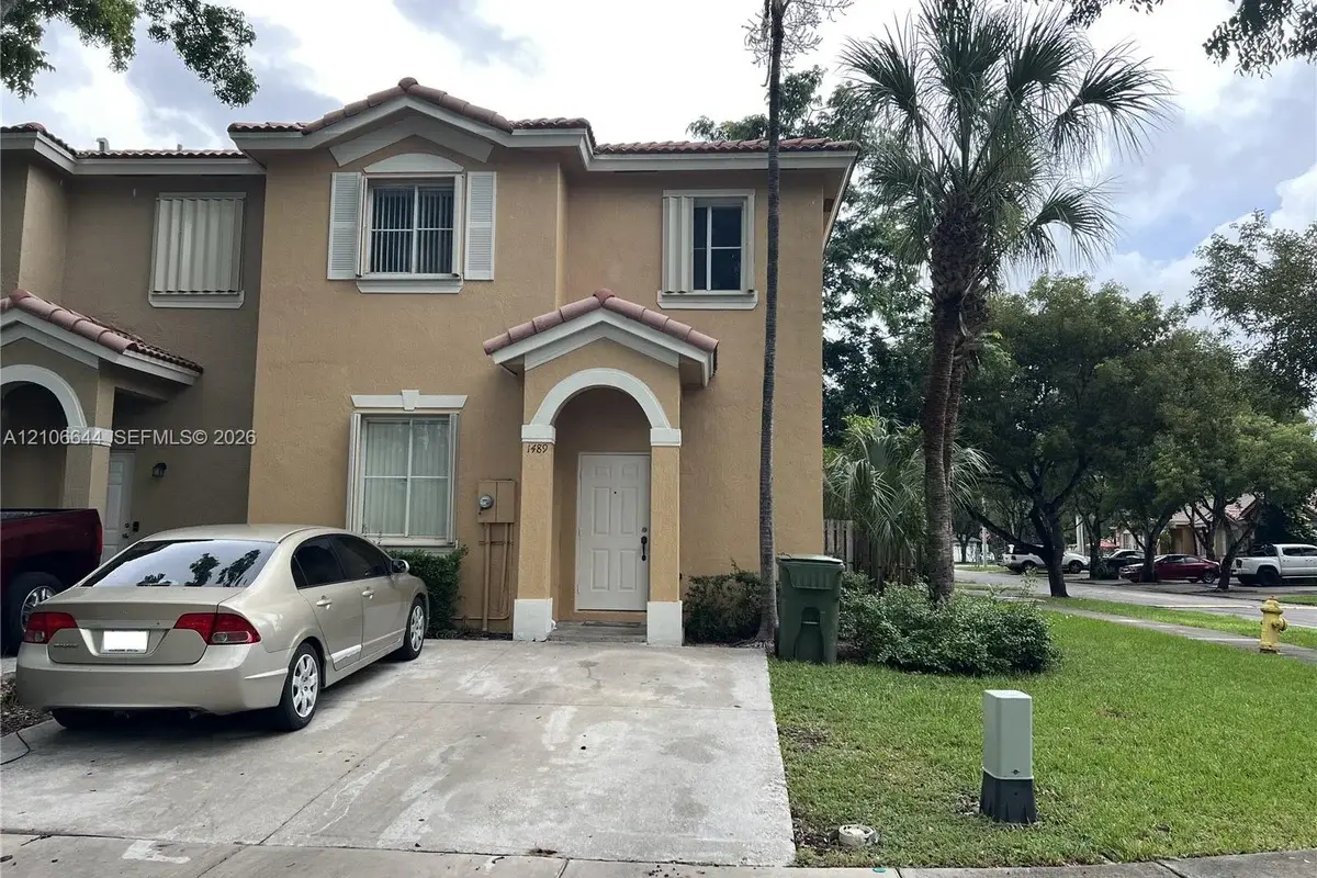 1489 SW 1 St, Homestead: photo 1 of 57