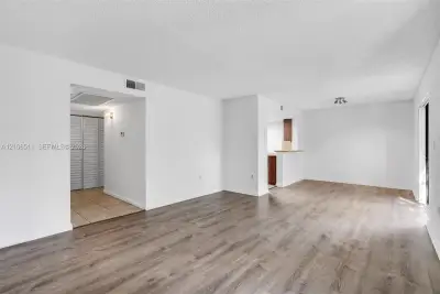 3229 Coral Lake Dr, Coral Springs: photo 1 of 36