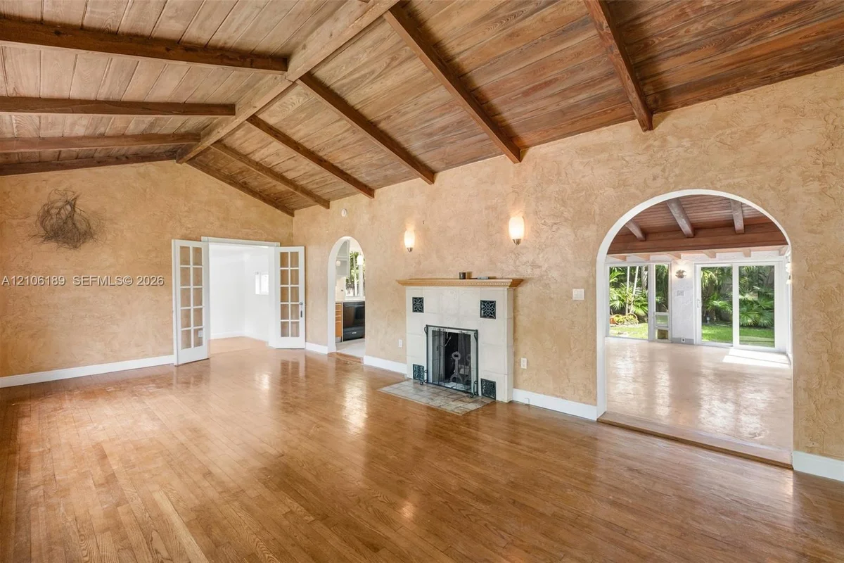 1643 Nethia Dr, Miami: photo 1 of 29