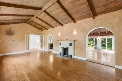 1643 Nethia Dr, Miami: photo 1 of 29