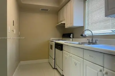 7430 SW 82nd St #D104, Miami: photo 1 of 6