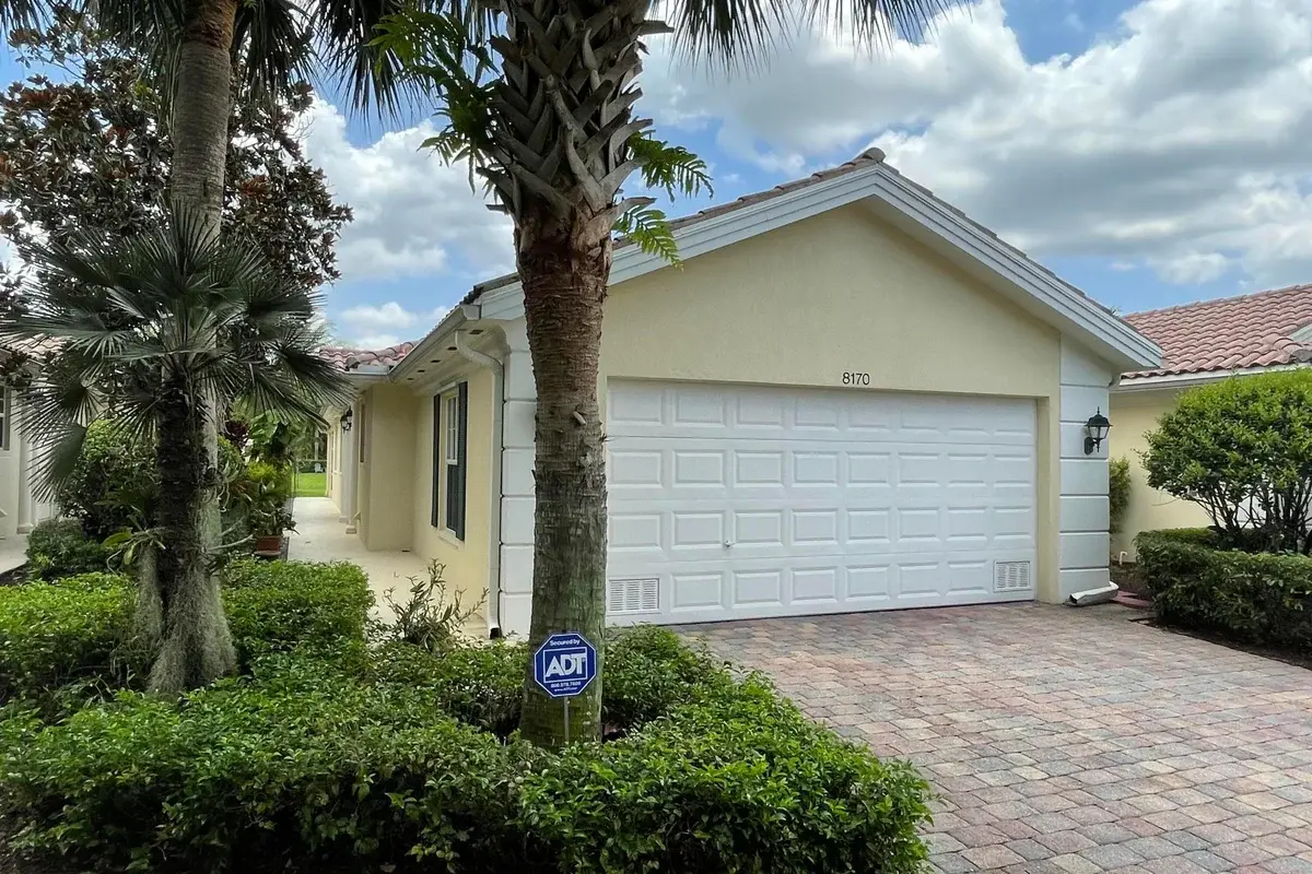 8170 St Johns Ct, Wellington: photo 1 of 13