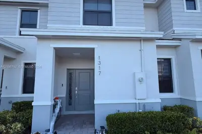 1317 NE 3rd Ave, Florida City: photo 1 of 26