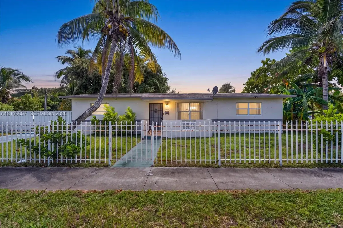 15380 NE 14th Ave, North Miami Beach: photo 1 of 30