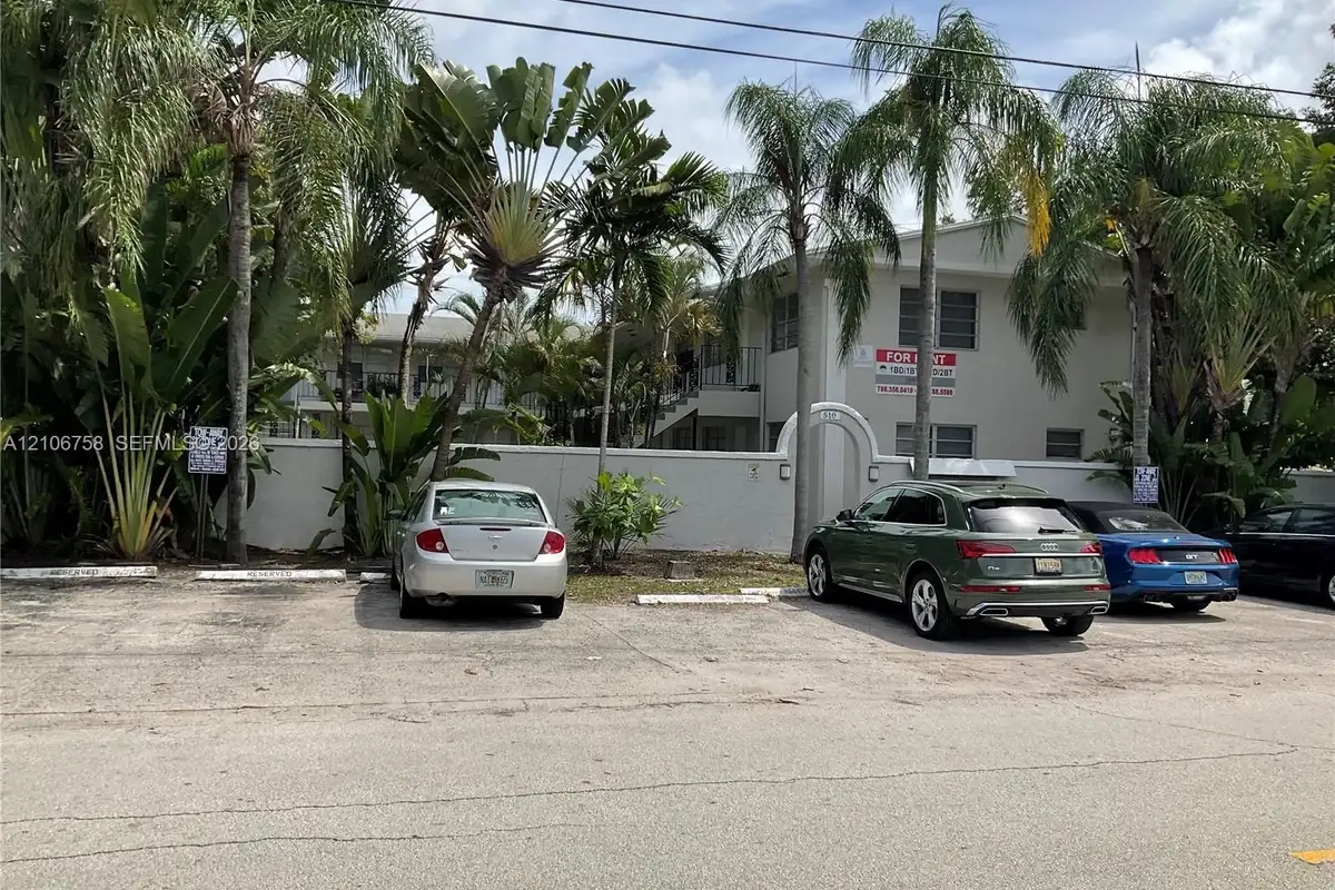 510 SE 9th St #7, Fort Lauderdale: photo 1 of 14