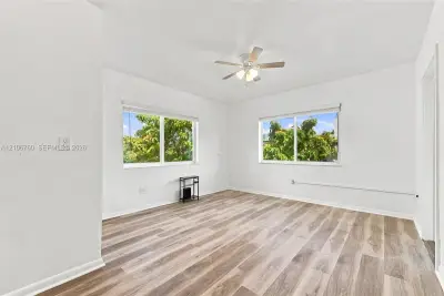 319 80th St #8, Miami: photo 1 of 32