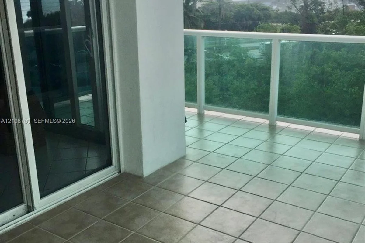 100 Bayview Dr #516, Sunny Isles Beach: photo 1 of 43