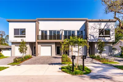 1421 SW 24th Ct, Fort Lauderdale: photo 1 of 16