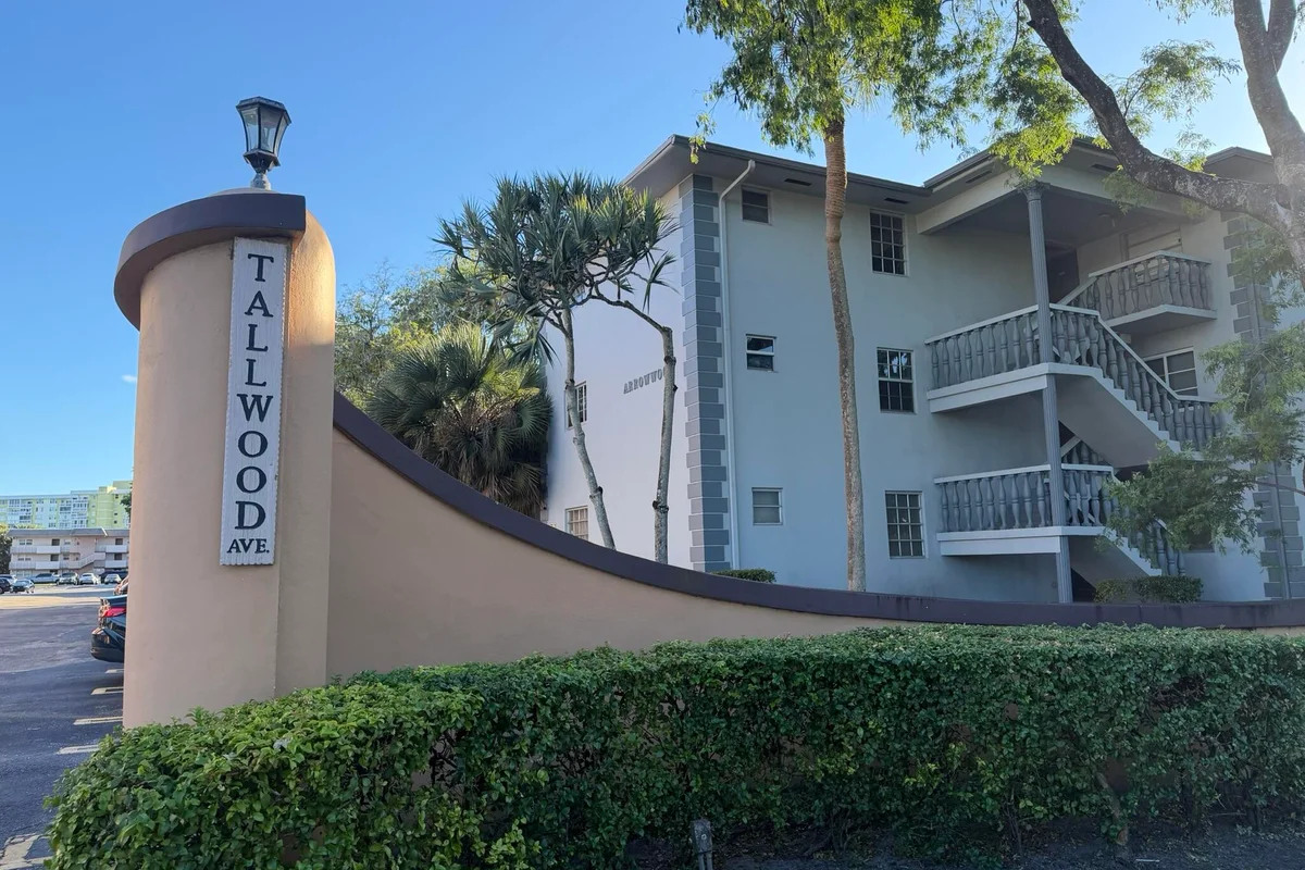 900 Tallwood Ave #107, Hollywood: photo 1 of 11