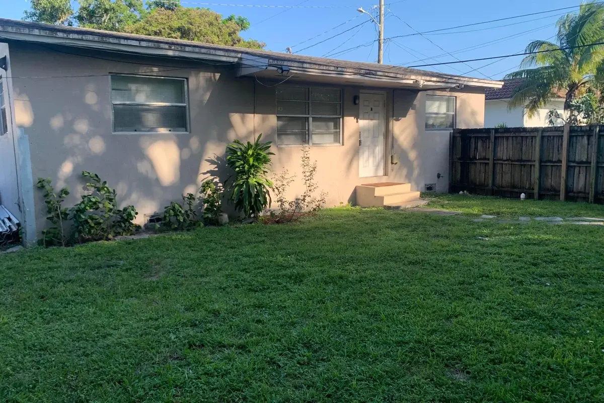 1916 Scott St #A, Hollywood: photo 1 of 3