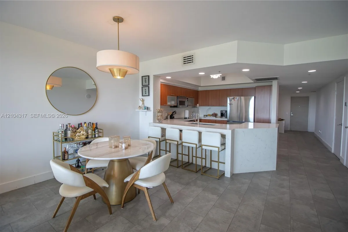 14951 Royal Oaks Ln #706, North Miami: photo 1 of 7