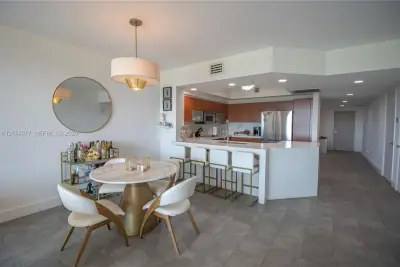 14951 Royal Oaks Ln #706, North Miami: photo 1 of 7