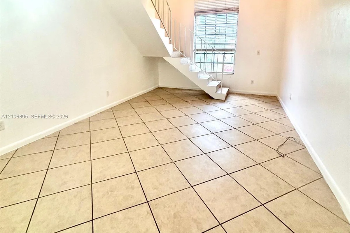 49 Navarre Ave #4, Coral Gables: photo 1 of 9