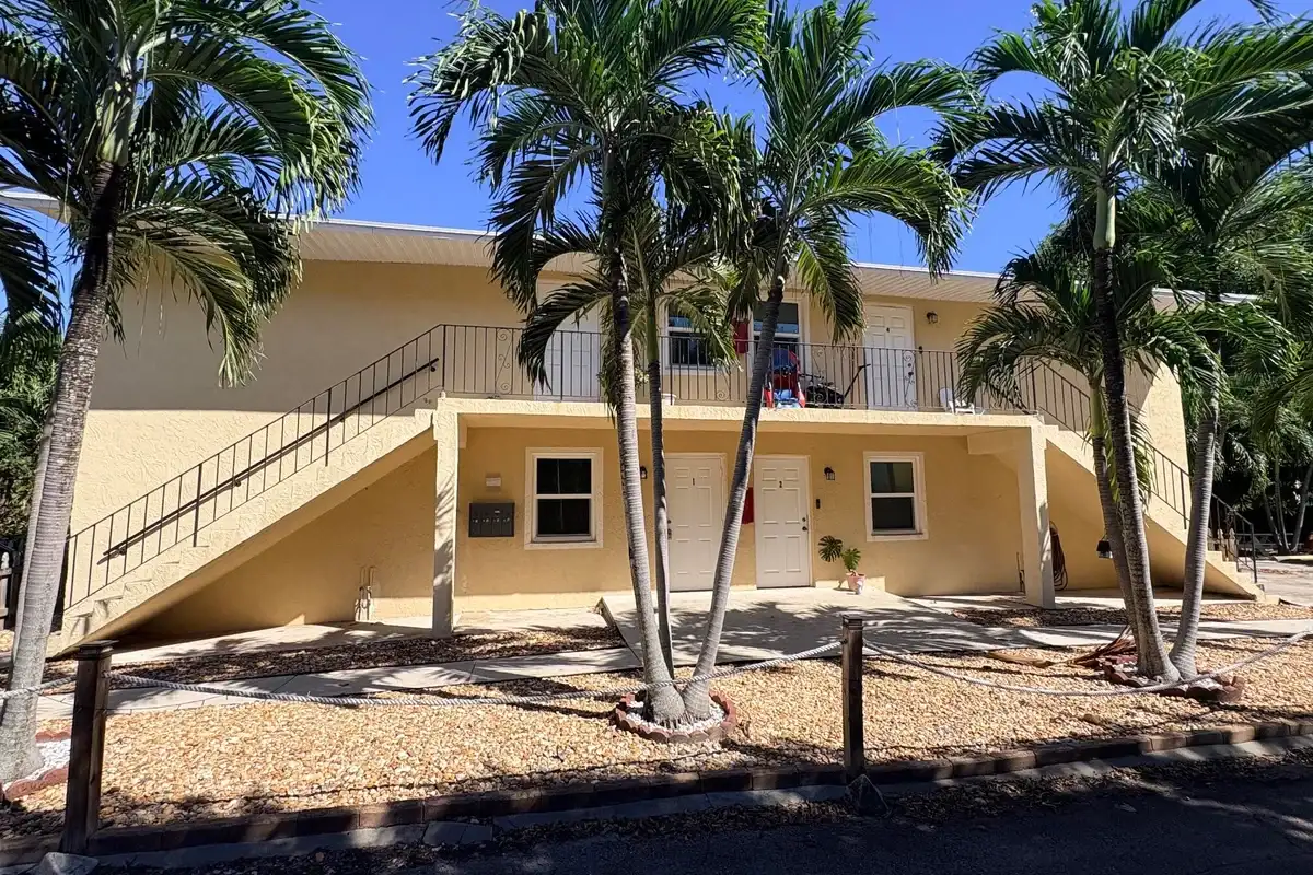 510 M St #1, West Palm Beach: photo 1 of 18