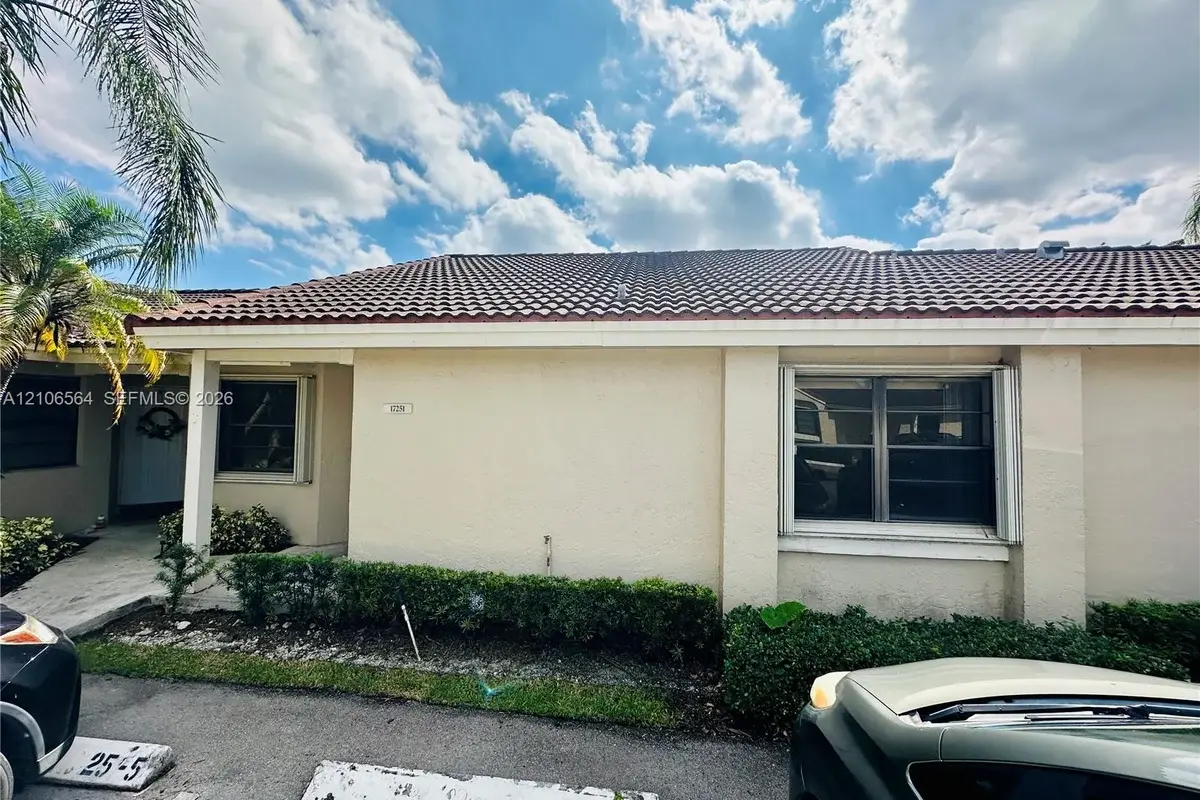 17251 NW 60th Ct, Hialeah: photo 1 of 35
