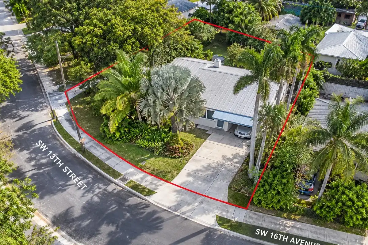 600 SW 13th St, Fort Lauderdale: photo 1 of 2