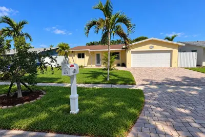 415 SE 4th Ter, Dania Beach: photo 1 of 13