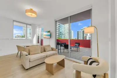 90 NE 32 #612, Miami: photo 1 of 46