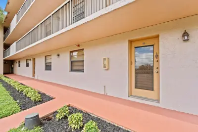 6085 N Sabal Palm Blvd #107, Tamarac: photo 1 of 44