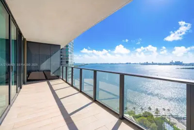 650 NE 32nd St #2201, Miami: photo 1 of 27