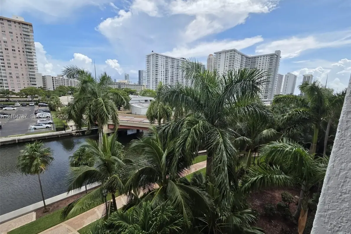 17150 N Bay Rd #2511, Sunny Isles Beach: photo 1 of 24