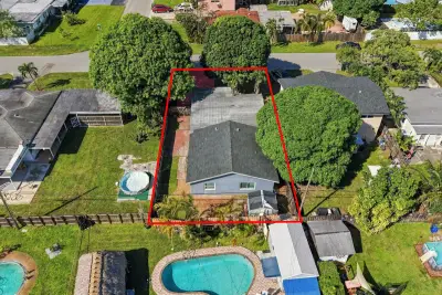 6824 SW 5th St, Pembroke Pines: photo 1 of 35