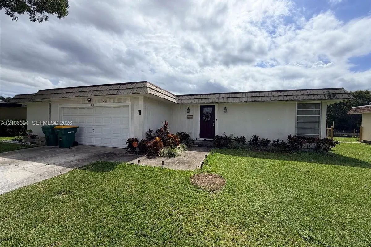 7010 NW 63rd Ct, Tamarac: photo 1 of 28