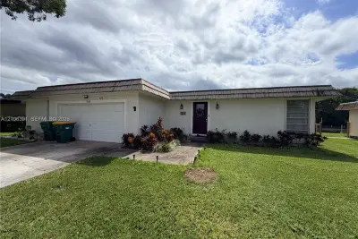 7010 NW 63rd Ct, Tamarac: photo 1 of 28