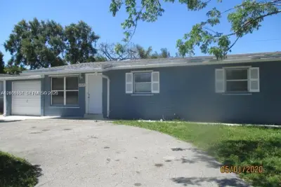 4169 SW 50th St, Dania Beach: photo 1 of 14