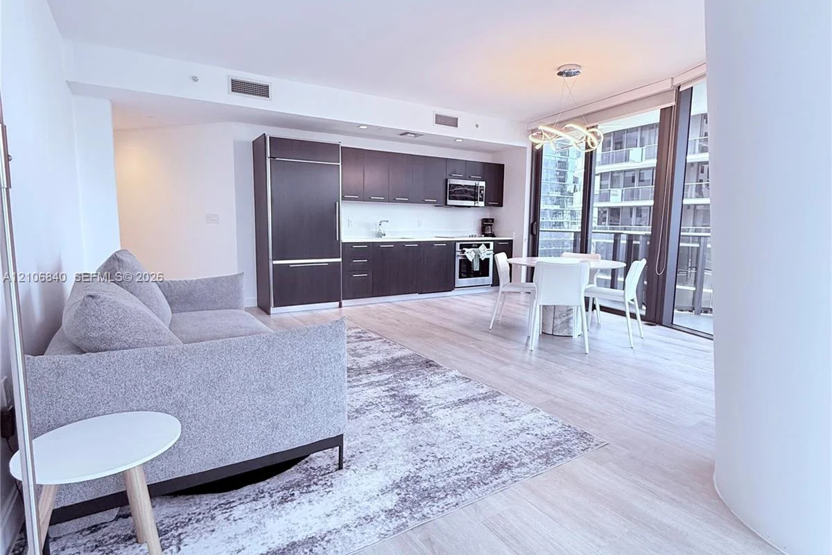 55 SW 9th St #3903, Miami: photo 1 of 34