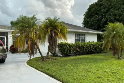103 Brook Woode Ave, Royal Palm Beach: photo 1 of 39