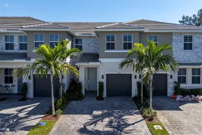 283 SW 169th Ln, Pembroke Pines: photo 1 of 52
