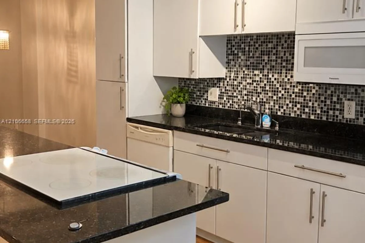250 Jacaranda Dr #711, Plantation: photo 1 of 23