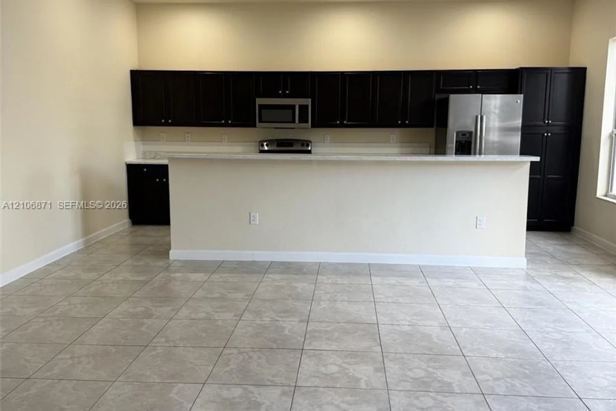 16723 SW 95th St, Miami: photo 1 of 21