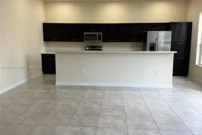 16723 SW 95th St, Miami: photo 1 of 21