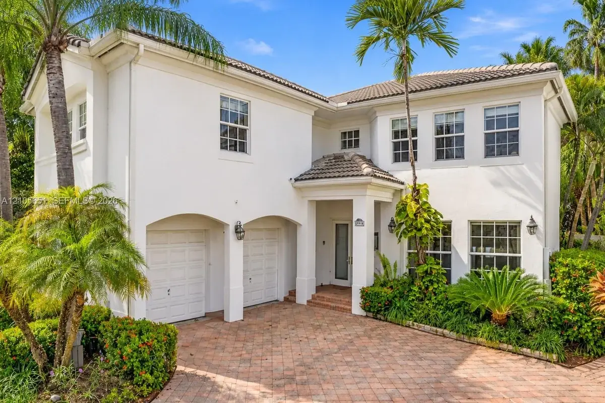 20000 NE 36th Pl, Aventura: photo 1 of 38