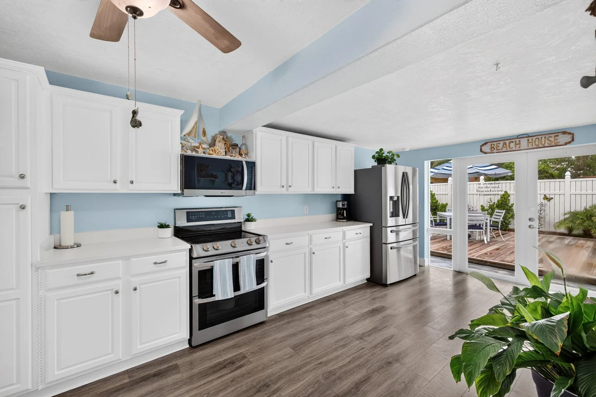1131 NE 3rd St, Pompano Beach: photo 1 of 63