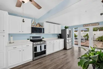 1131 NE 3rd St, Pompano Beach: photo 1 of 63