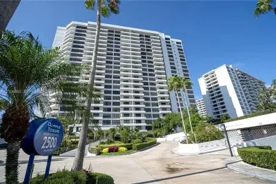 2500 Parkview Dr #2020, Hallandale Beach: photo 1 of 35