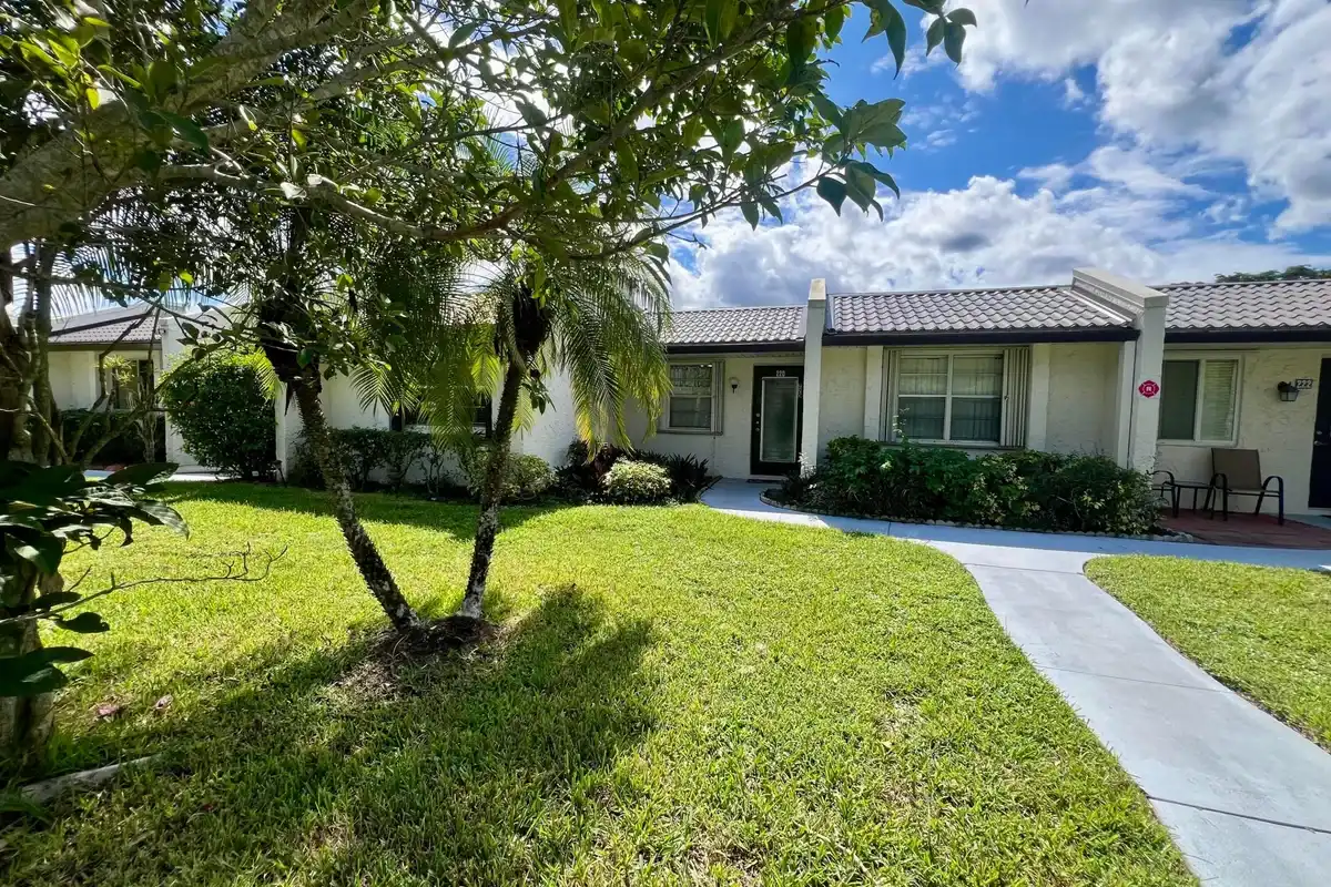 220 Lake Constance Dr, West Palm Beach: photo 1 of 34